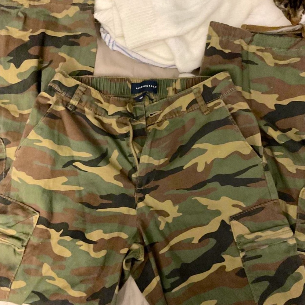 Aeropostale camo pants with tie on the bottom